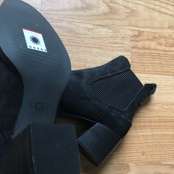 Ugg booties black suede comfy sz:7 Slip on casual - Picture 3 of 7